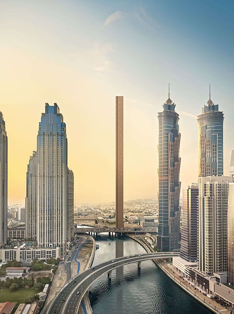 يقع المبنى على طول شارع الشيخ زايد وقناة دبي