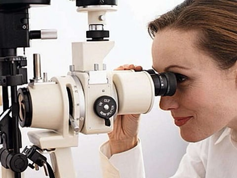 قد يؤدي التشخيص الذاتي إلى تأخير العلاج وفي حالات نادرة، قد يهدد رؤيتك