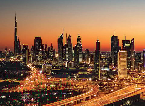 سجلت القطاعات غير النفطية في دولة الإمارات أداءً استثنائياً