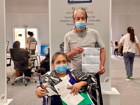 الزوجان يستعدان للسفر