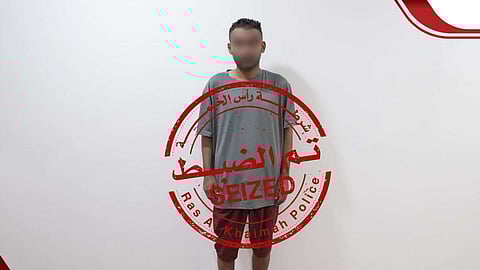 اللص في قبضة الشرطة