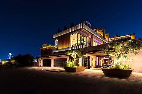 تعد صفقة تأجير فيلا بمساحة 24 ألف قدم مربع على قطعة أرض مساحتها 15 ألف قدم مربع رقماً قياسياً بالنسبة للمجتمع السكني الحصري في الجزء الغربي من دبي.