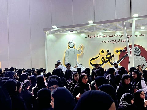 طوابير للحصول على تواقيع المؤلفين