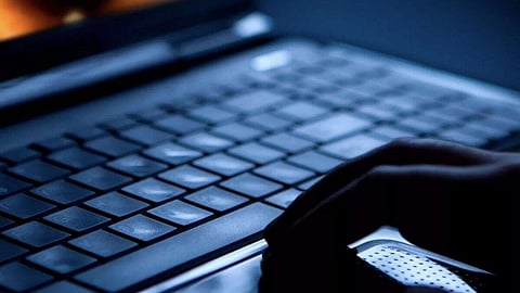 الالتزام بضوابط وشروط الإعلانات عبر وسائل التواصل الاجتماعي.