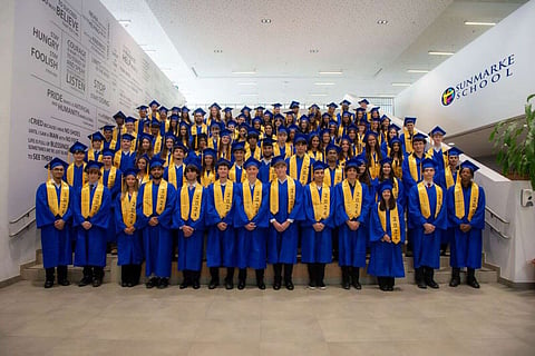 يجمع منهجها الدراسي بين الصرامة الأكاديمية والدعم الشخصي لكل طالب