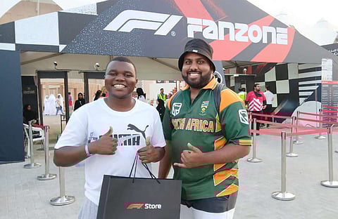 تشيسلون بيلاي (يمين) وشقيقه صامويل موتشيني في سباق جائزة أبوظبي الكبرى. - تصوير ريتوراج بوركاكوتي