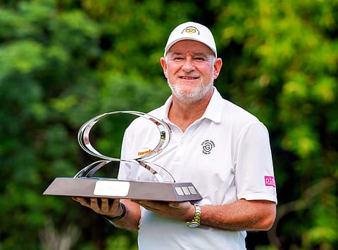 نجح الإنجليزي بيتر بيكر في الدفاع عن لقبه