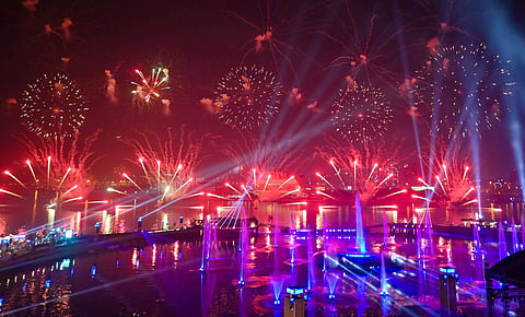 الألعاب النارية تضيء سماء دبي في افتتاح النسخة الثلاثين لمهرجان دبي للتسوق 2024 في دبي فستيفال سيتي مول. تصوير: محمد سجاد