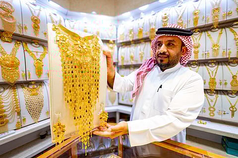 تسجيل جرام الذهب عيار 24 قيراطاً لسعر 327.25 درهماً