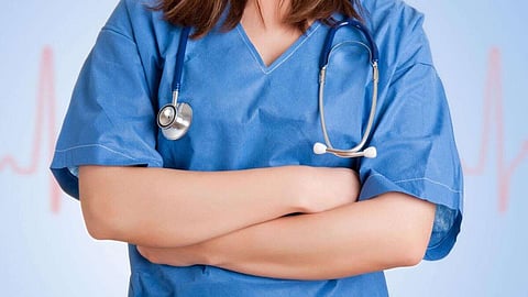 الأطفال الذين لديهم لقاحات وبطاقات صحية صالحة يمكنهم الحصول على التطعيم مجانًا.