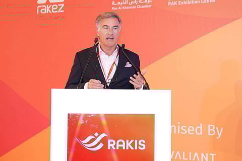 "روي كومينز" الرئيس التنفيذي لموانئ رأس الخيمة