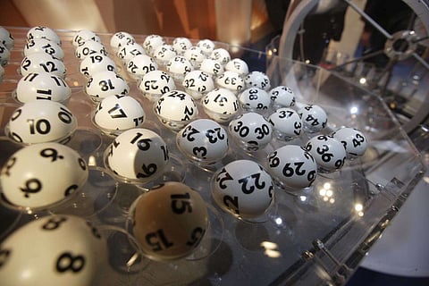 تابع آلاف الأشخاص السحب مباشرة على اليوتيوب