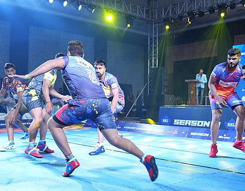 تعد بطولة دوري الكابادي الحقيقي منصة رائدة تحتفي بجوهر رياضة الكابادي، رياضة التلامس الجسدي العريقة في الهند. — الصورة المرفقة