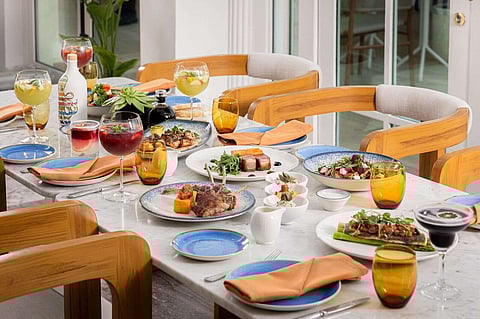 تبرع دبي في ابتكار وجهات طعام ساحرة على شاطئ البحر