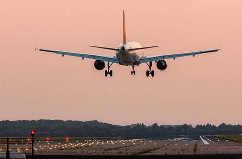 الأمتعة المحمولة في مقصورة الطائرة قطعة واحدة فقط لا يتجاوز وزنها 7 كيلوغرامات