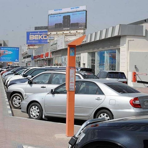 ستظل مواقف المباني متعددة الطوابق مدفوعة الأجر.