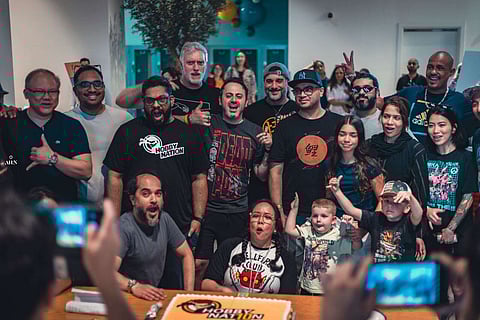 النادي يسط الضوء على قوة العواطف المشتركة في تعزيز الروابط الهادفة.