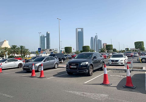 رسوم المواقف في موقف الشاحنات M-18 في المصفح مجانية أيضاً خلال عطلة رأس السنة الميلادية الجديدة.