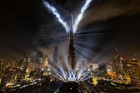 تحولت دبي إلى مشهد مبهر، يجذب المحتفلين من جميع أنحاء العالم