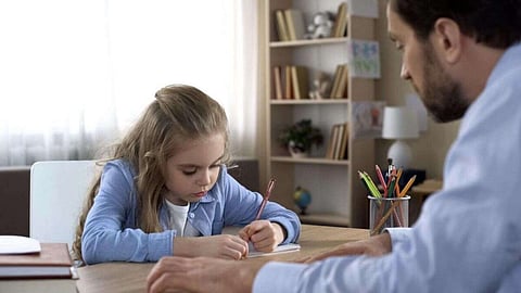 التعليم المنزلي أصبح يحظى بشعبية متزايدة في جميع أنحاء العالم.