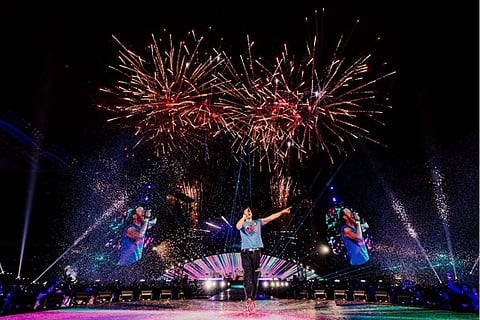 لن تتوفر مواقف للسيارات في الملعب أو على الطرق المحيطة. ونشجع المشجعين على استخدام خدمة الحافلات المجانية للوصول إلى الملعب.