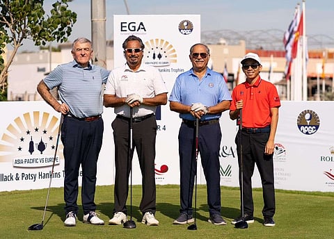 من اليسار إلى اليمين: إيان باتينسون، و عبد الله الهاشمي، وتيمور حسن أمين، وباخ كوونج كانج