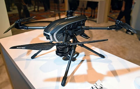 المنصة الموحدة تحتوي على خاصية الدردشة للتواصل مع مشغل الطائرات بدون طيار ومشغل النظام في الواجهة الخلفية.