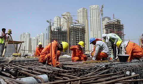 خطة الصحة والسلامة والبيئة يجب أن تتضمن تدابير للسيطرة على الضوضاء.