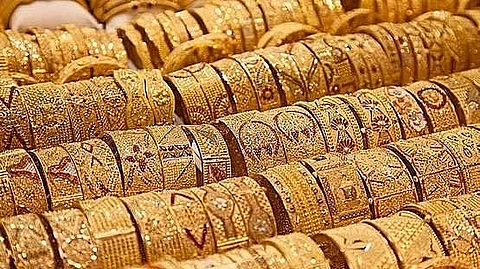 عالمياً، بلغ سعر الذهب في المعاملات الفورية 2866.36 دولار للأوقية