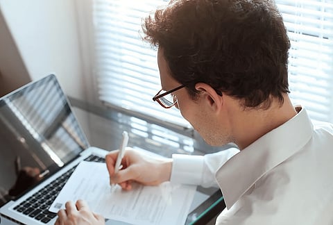 كن قدوة: حافظ على معايير عالية لنفسك لتلهم الآخرين.