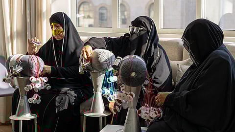 بصمات ذهبية على نسيج الزمن
