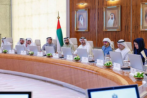 محمد بن راشد خلال ترؤسه الإجتماع