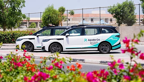 دبي تستعد: تجربة سيارات أجرة ذاتية القيادة تنطلق قريباً