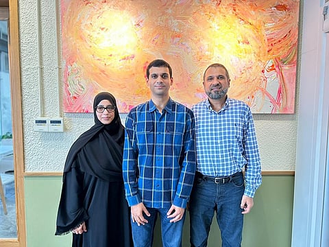 نذير وسيم مع والديه