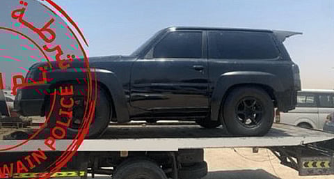 أم القيوين: تغريم سائقين وحجز مركباتهم لقيادتهم المتهورة