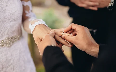 "زواج"..حلم الزفاف يتحقق في الإمارات ببطاقة هويتك و50 درهماً