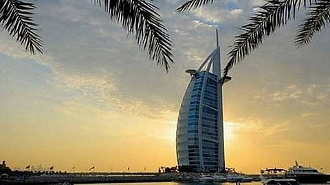 طقس معتدل إلى غائم جزئياً في الإمارات اليوم