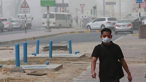 طقس معتدل إلى غائم جزئياً في الإمارات اليوم