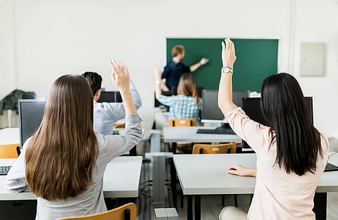 الإمارات: جدل الذكاء الاصطناعي يطال المعلمين.. ومطالب بالشفافية