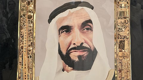 "تحية من ذهب": إطار الشيخ زايد يدخل غينيس كأضخم قطعة عالمياً