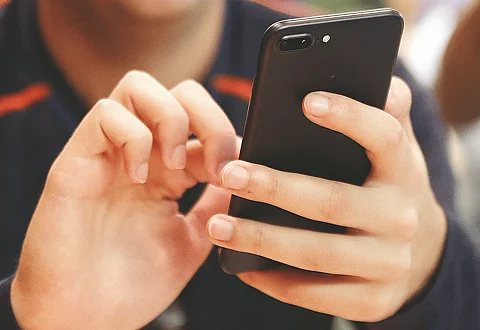 طلاب إماراتيون يُطلقون محفظة رقمية مبتكرة لإكراميات العمال