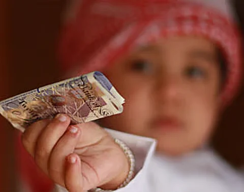 "عيدية" الإمارات ..بين فرحة الأطفال وتعلم قيمة الإدخار