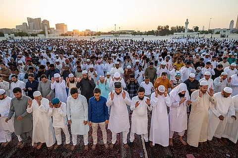 الإمارات احتفالات عيد الأضحى تبدأ بالدعاء والتهنئة