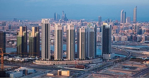 طفرة قياسية في سوق العقارات الفاخرة بأبوظبي 2025