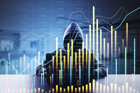 الإمارات: منصات تداول وهمية .. خسائر حقيقية وضحايا للاحتيال الإلكتروني