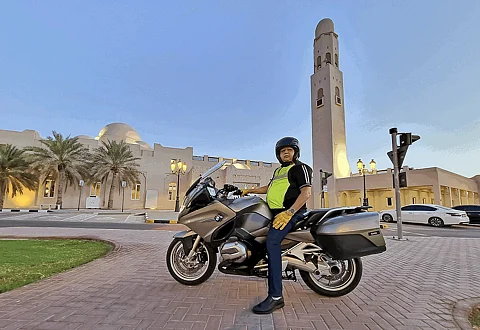 وداعاً محمد داوود... راكب الدراجات وناشر الخير في مساجد الإمارات