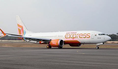 5 ساعات من المعاناة على متن طائرة متوقفة: أزمة رحلة طيران الهند إكسبريس في مطار دبي