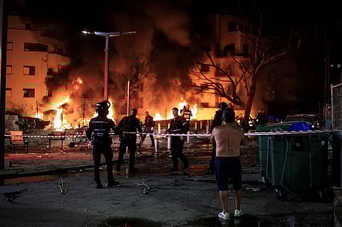 الإمارات تظل ملاذاً آمناً رغم التوترات: توقعات بارتفاع أسعار الوقود والذهب وتذاكر السفر