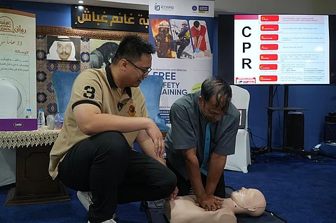 3 آلاف عامل يستفيدون من برامج تدريبية وصحية مجانية لصيف آمن في الإمارات
