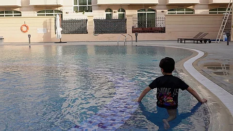 دبي: طفل يصارع تلف الدماغ ..وعائلته تحت عبء فواتير طبية ضخمة
